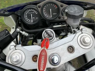 Yamaha FZR