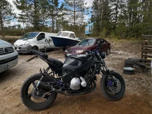 Yamaha FZR