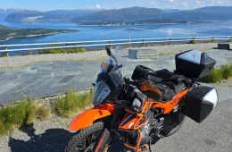 KTM 890