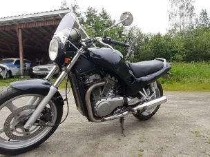 Suzuki VS