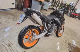 KTM 990