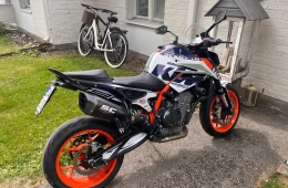 KTM 890