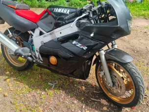 Yamaha FZR