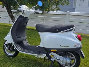 Vespa LX