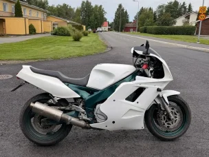 Yamaha FZR