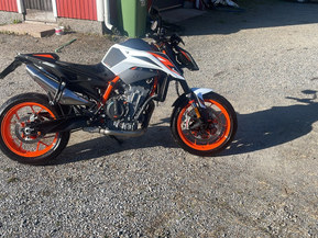 KTM 890