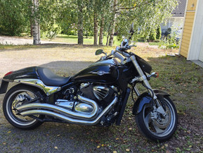 Suzuki Intruder