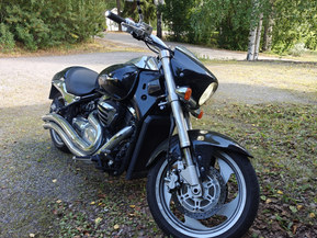 Suzuki Intruder