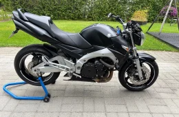 Suzuki GSR