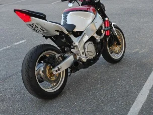 Yamaha FZR