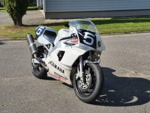 Yamaha FZR