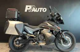 KTM 890