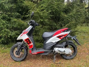 Aprilia SR