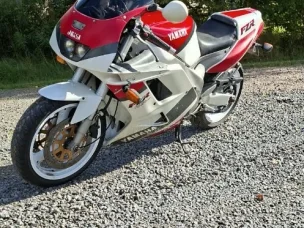 Yamaha FZR