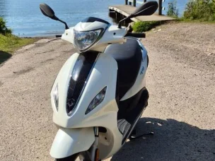 Piaggio Fly