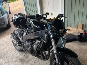 Yamaha FZR