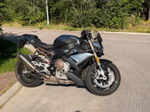 BMW S