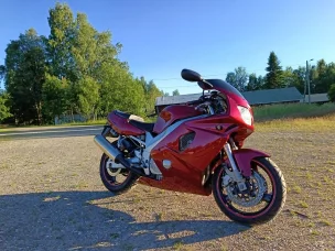 Yamaha FZR