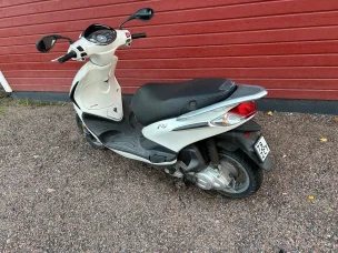 Piaggio Fly