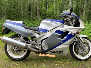 Yamaha FZR