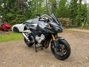 Yamaha FZ1-S