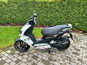 Peugeot Speedfight 4