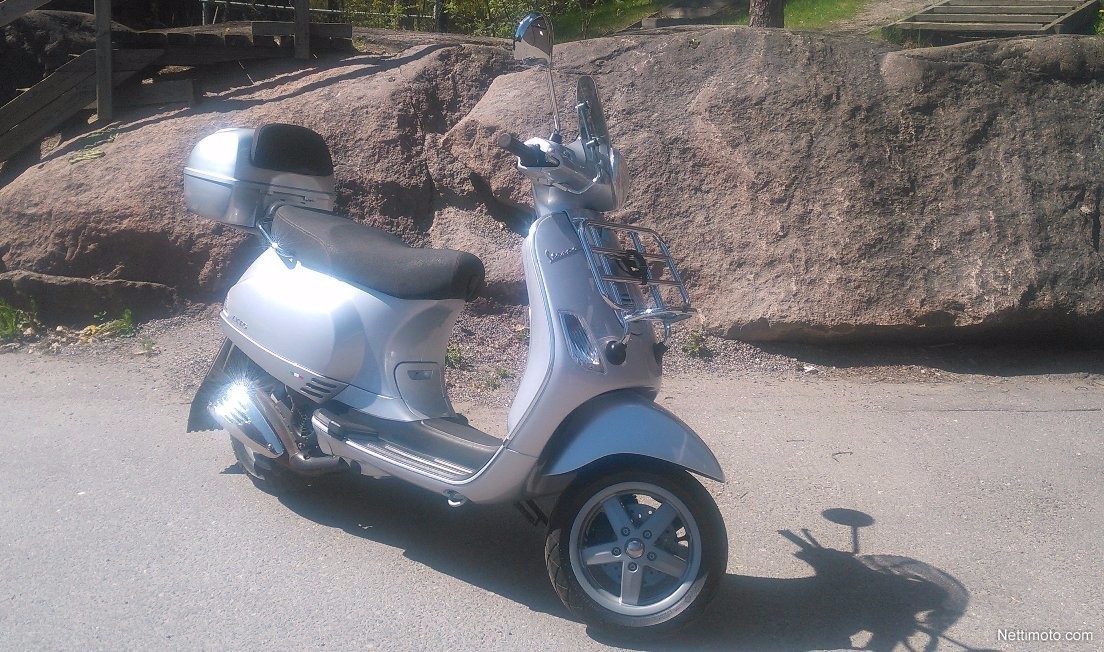 Vespa LX