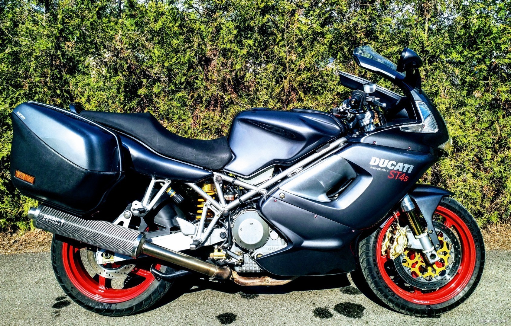Ducati ST4