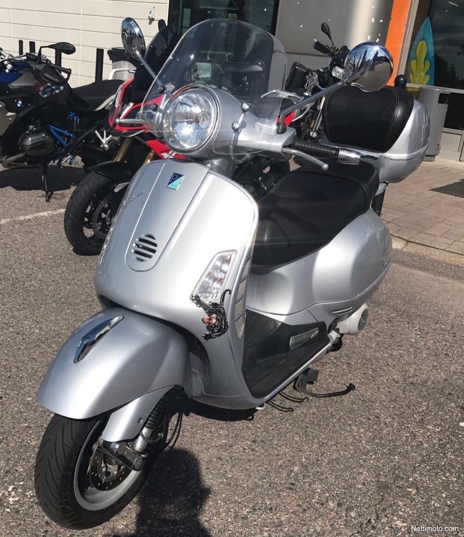 Vespa Granturismo