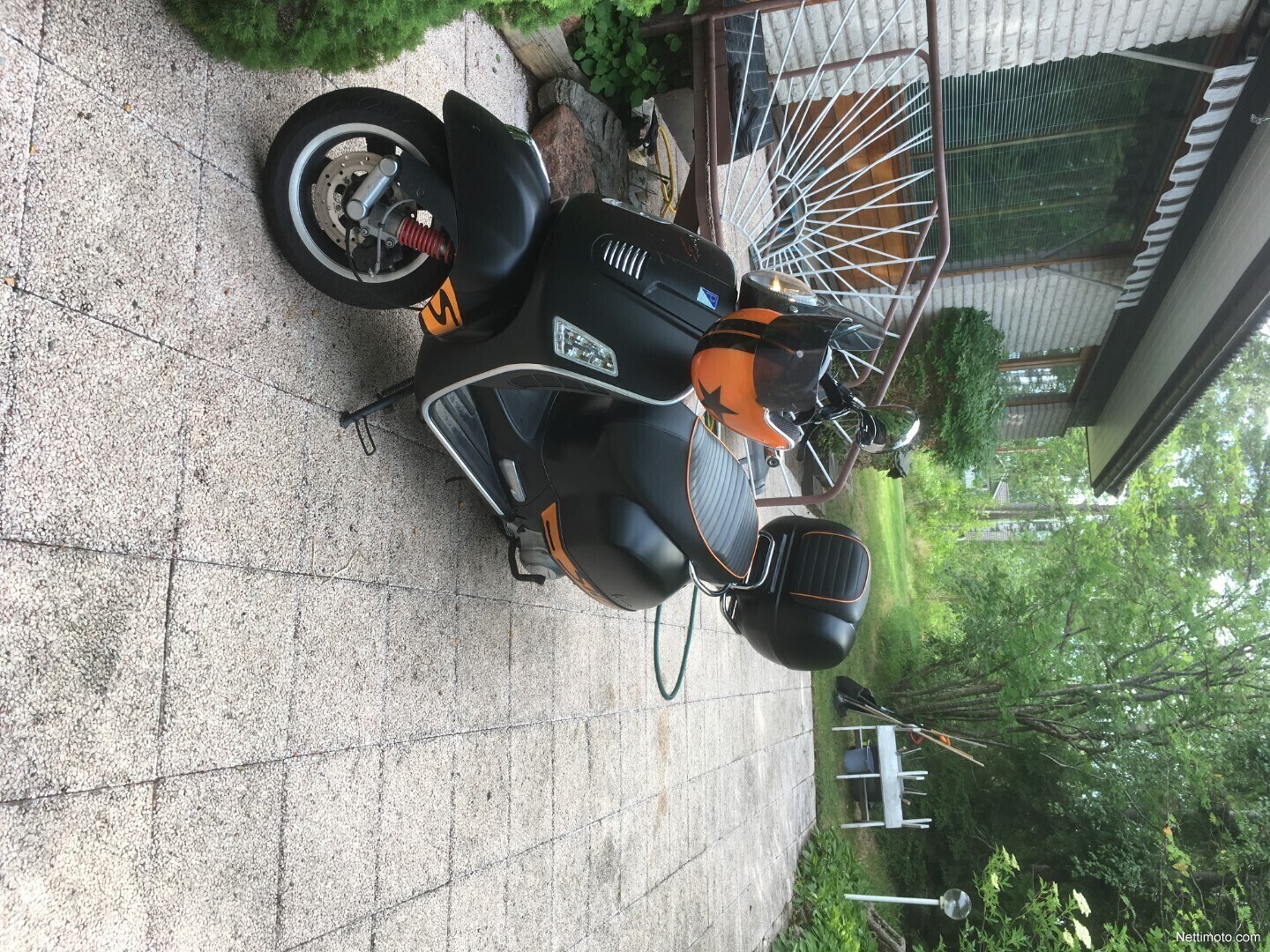 Vespa GTS