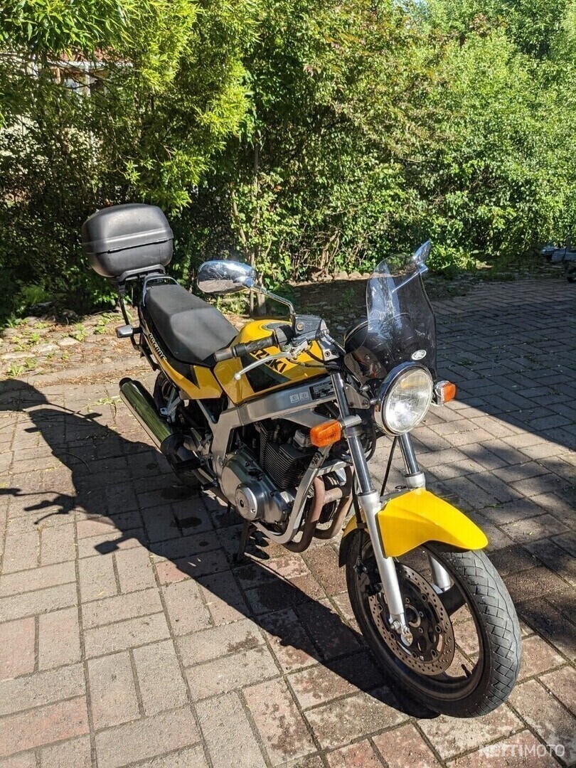 Suzuki GS