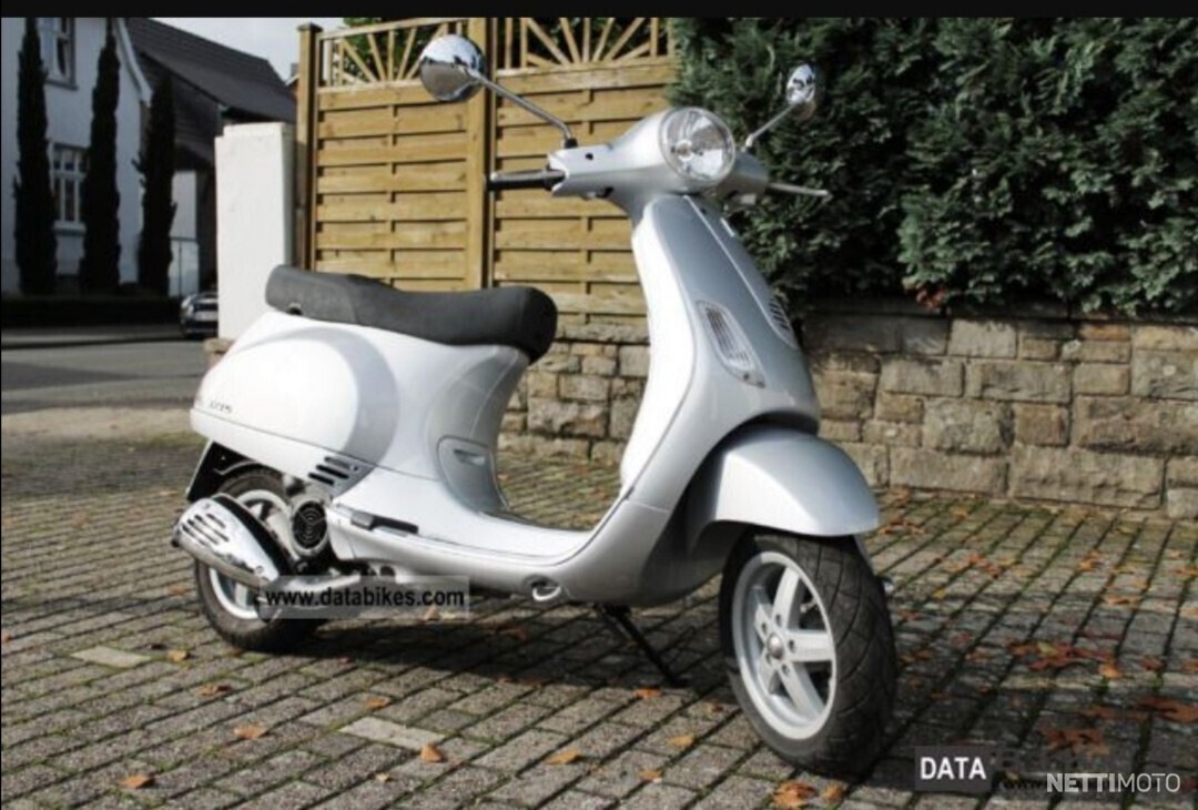 Vespa LX