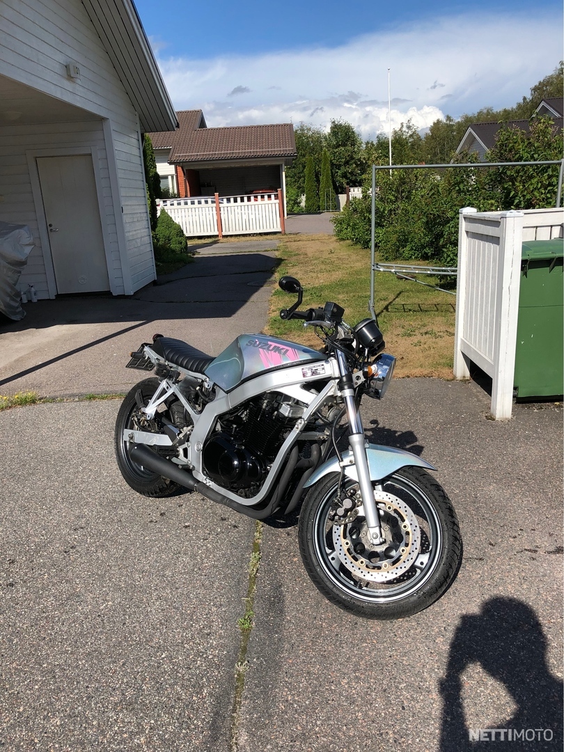 Suzuki GS