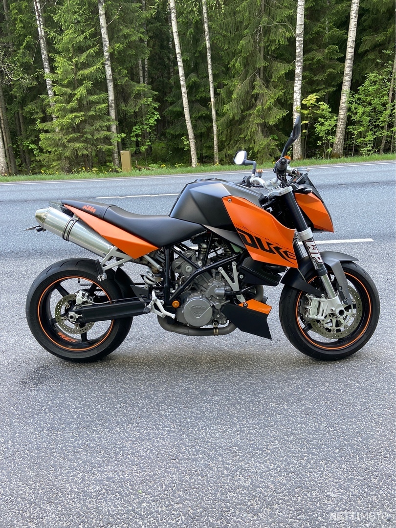 KTM 990