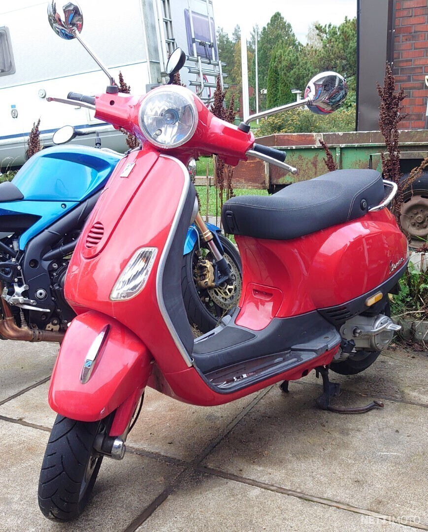 Vespa LX