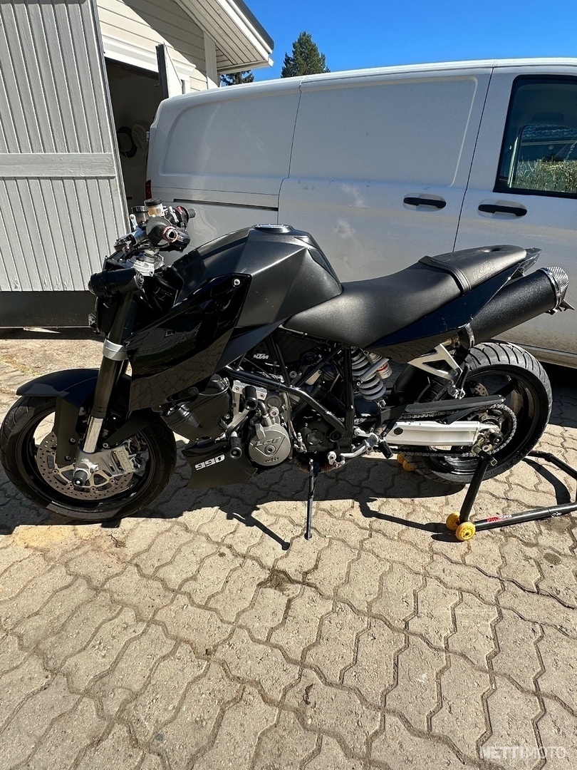 KTM 990