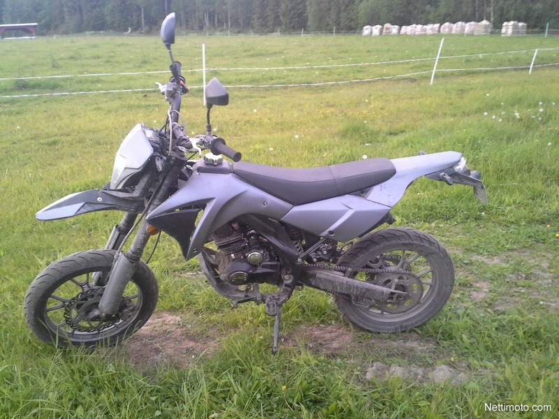 Helkama Supermoto1