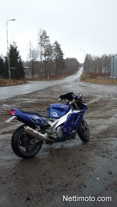 Yamaha FZR