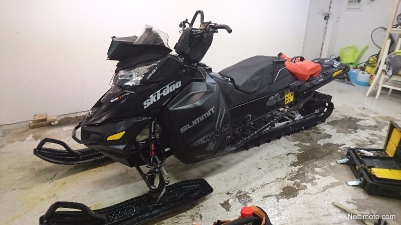 Ski-Doo Summit